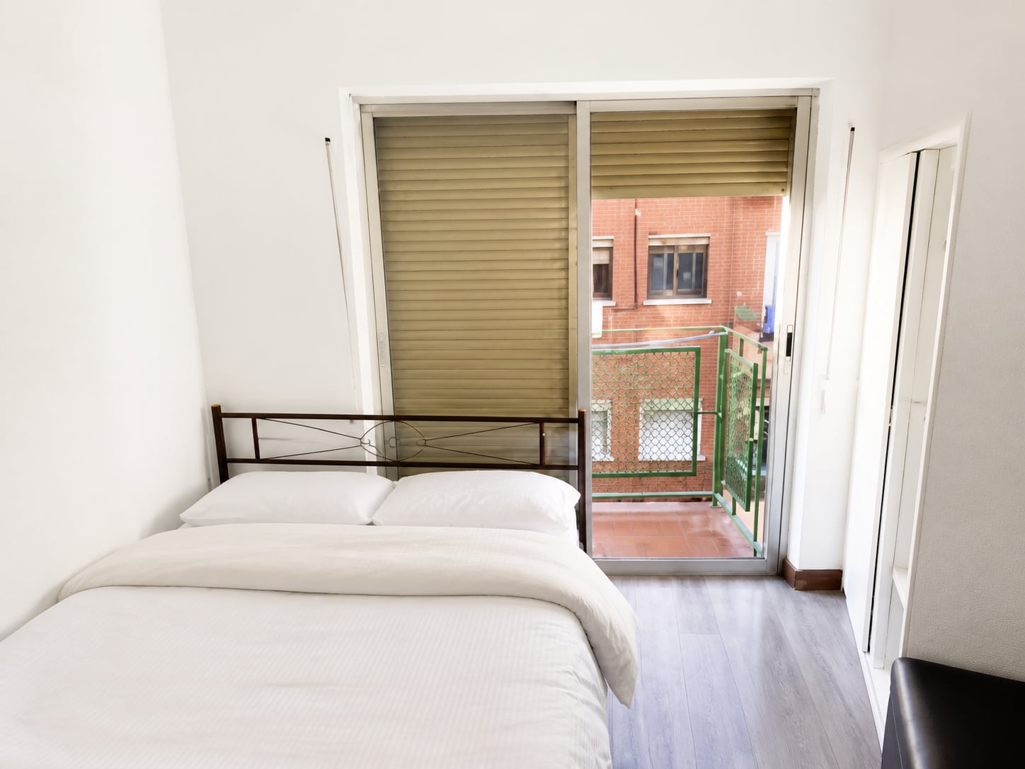 Private double room with balcony and A/C in Usera