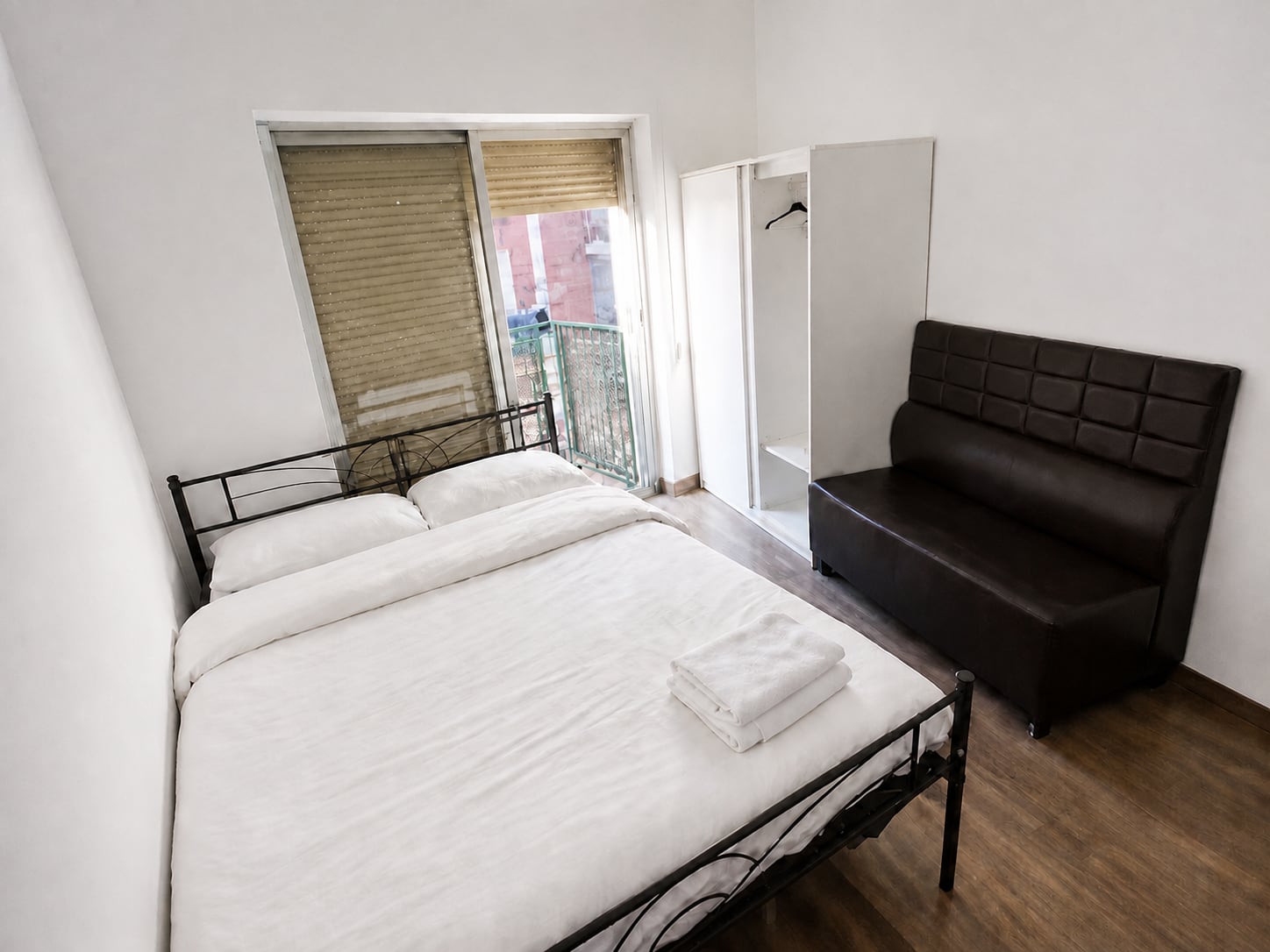 Private double room with balcony and A/C in Usera — photo 3