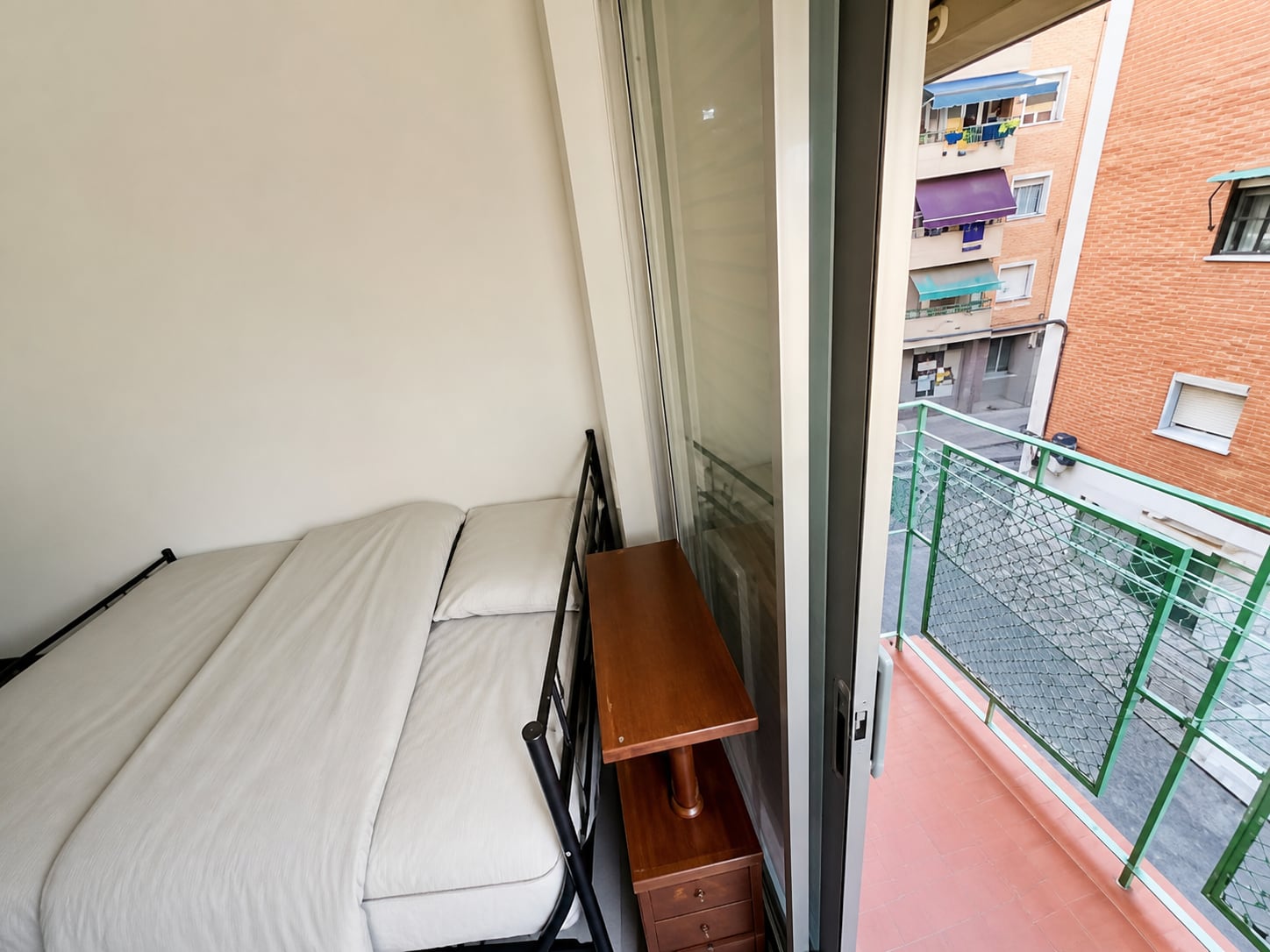 Private double room with balcony and A/C in Usera — photo 4