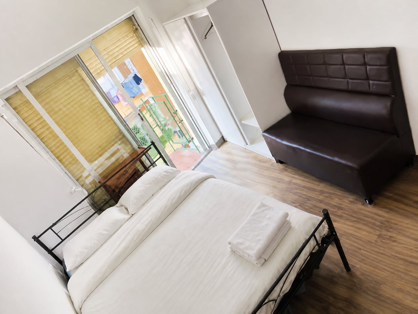 Private double room with balcony and A/C in Usera — photo 6