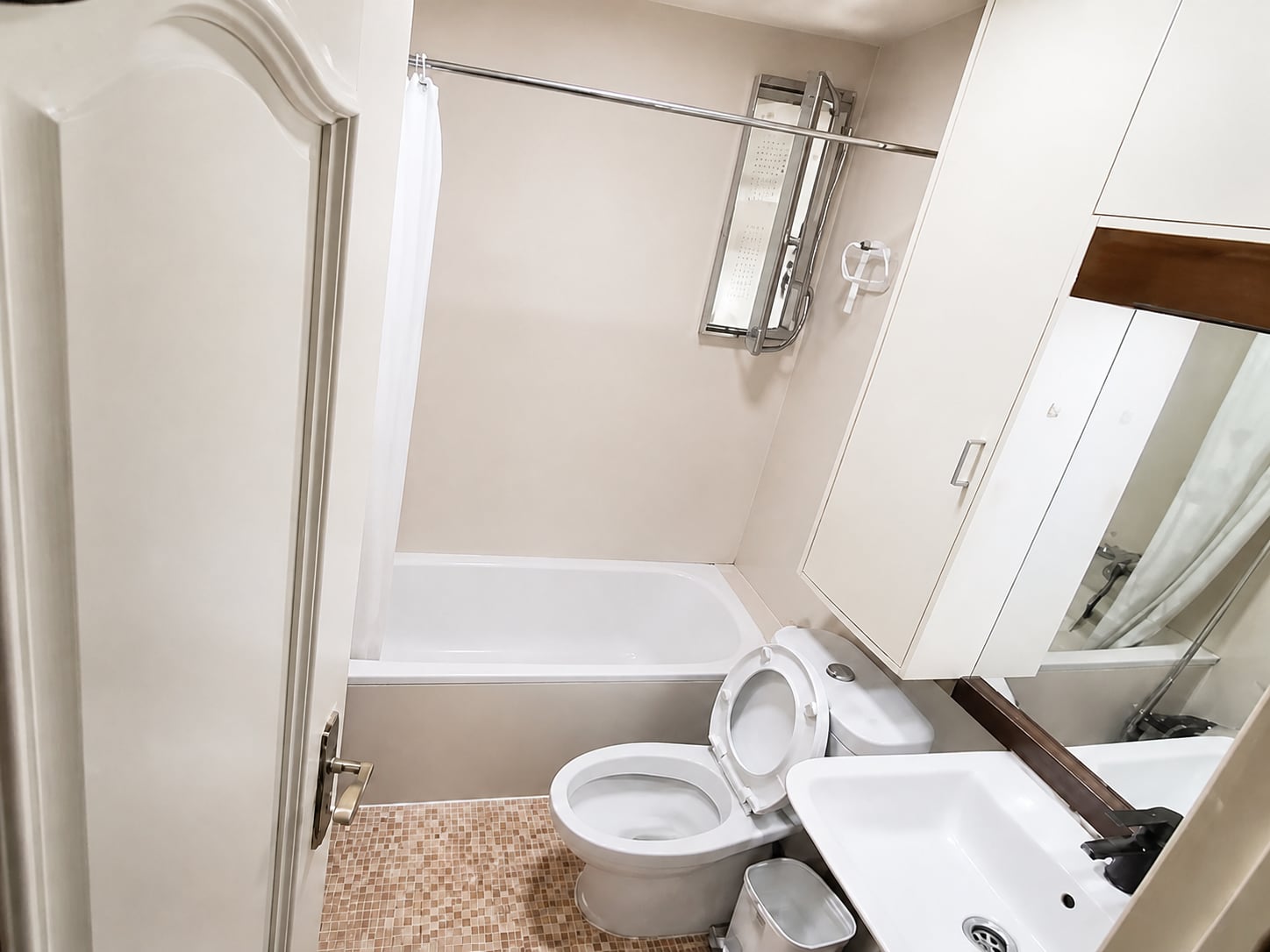 Private double room with balcony and A/C in Usera — photo 7