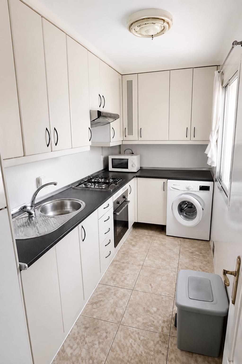 Private double room with balcony and A/C in Usera — photo 2